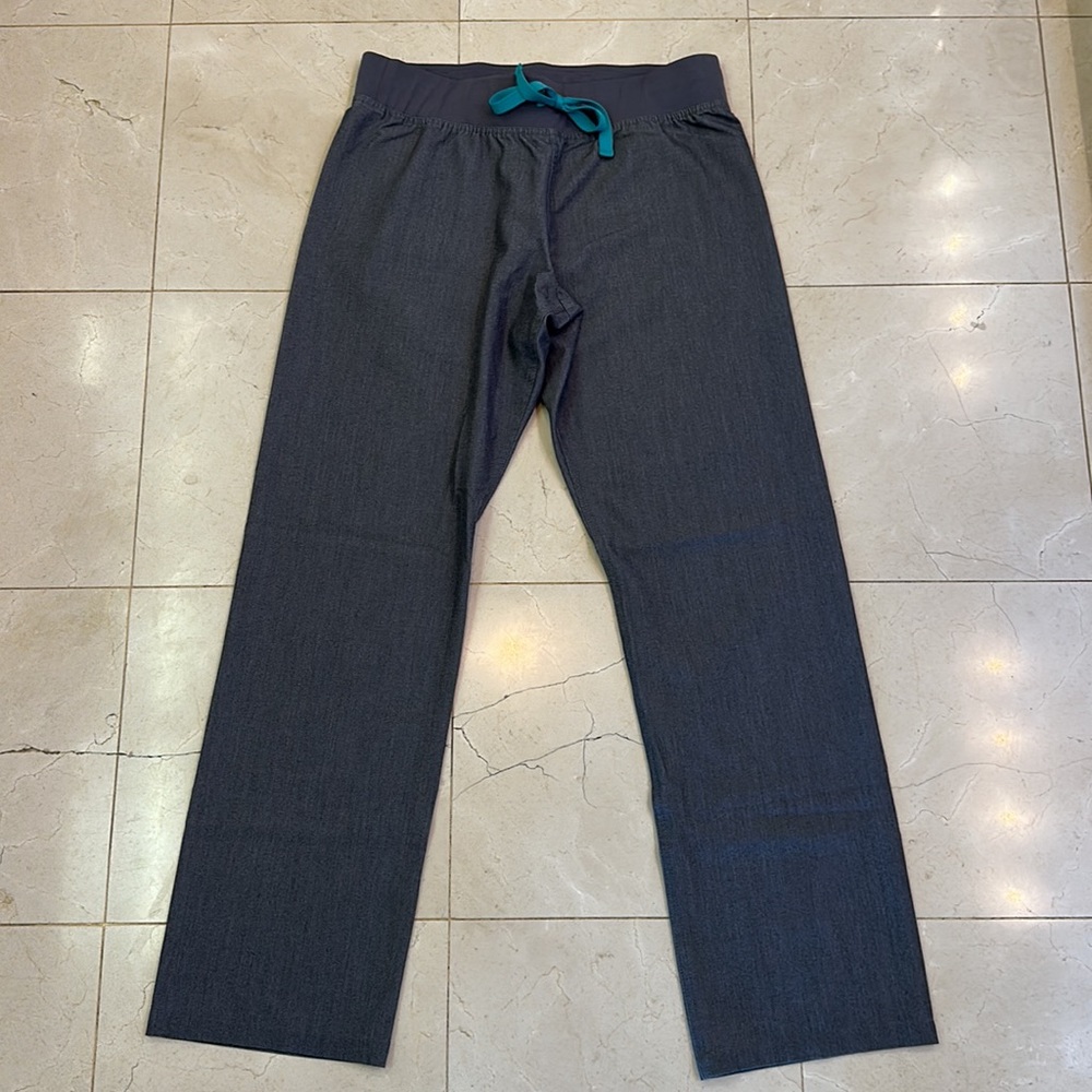 Figs Grey Scrub Set - image 4